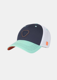 cette photo montre la casquette gertrude 2 tones coloris marine et menthe de profil et met en avant le logo orange gertrude
