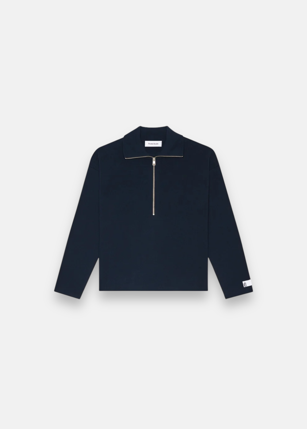 mockup du Pull etudes studio bleu marine avec zip