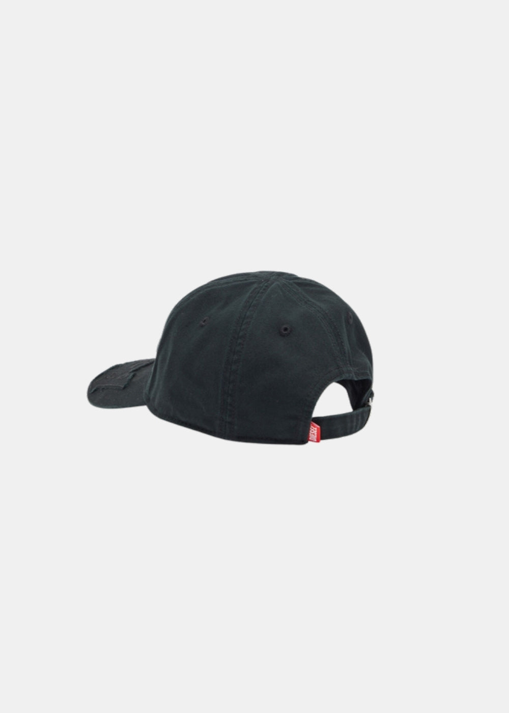 Packshot de dos d'une casquette baseball noire Diesel C-renel montrant la sangle ajustable et la petite étiquette rouge.
