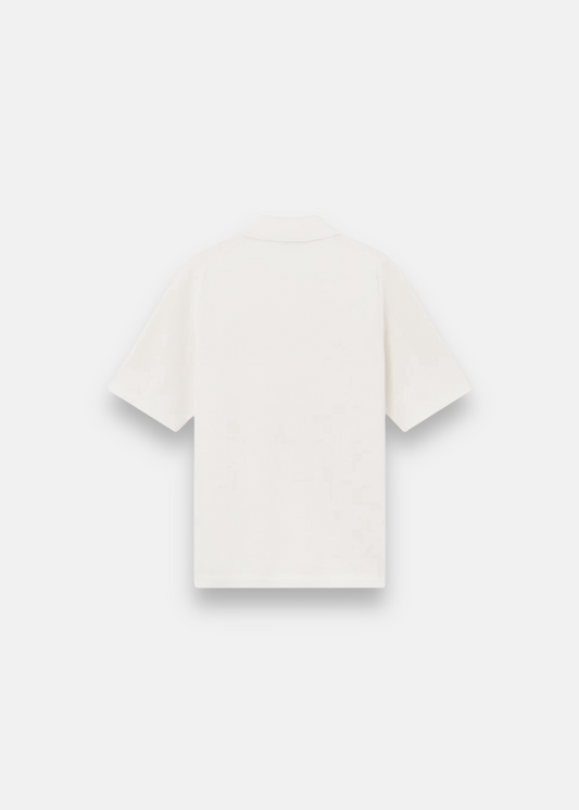 Vue arrière à plat du polo Stone Island blanc, montrant la coupe et les finitions du col en coton biologique.