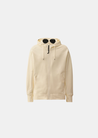 Packshot de face du sweat blanc cassé C.P. Company avec lunettes intégrées sur la capuche.