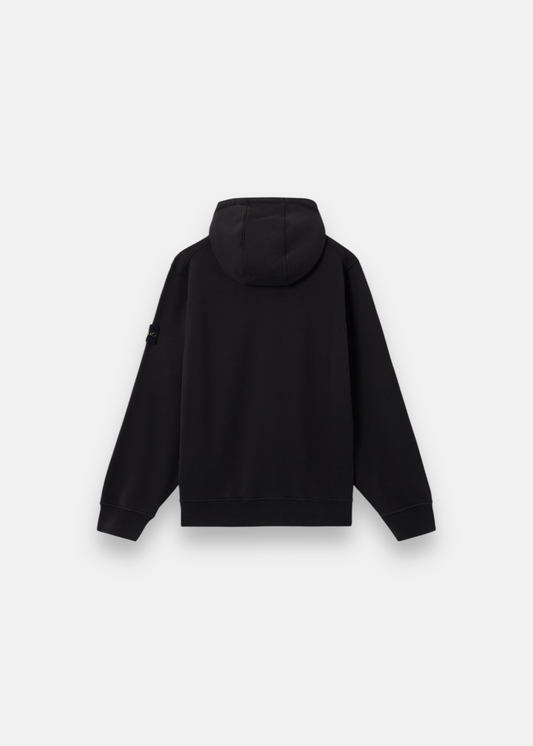 Deux sweats à capuche Stone Island noirs zippés, badge sur la manche gauche.