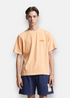 Homme portant de face un t-shirt orange délavé Bram&